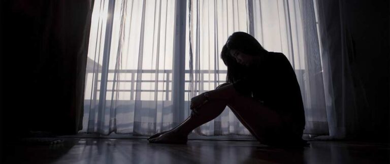 DEPRESIÓN: ¿Por qué nos lleva a aislarnos? Claves ☂